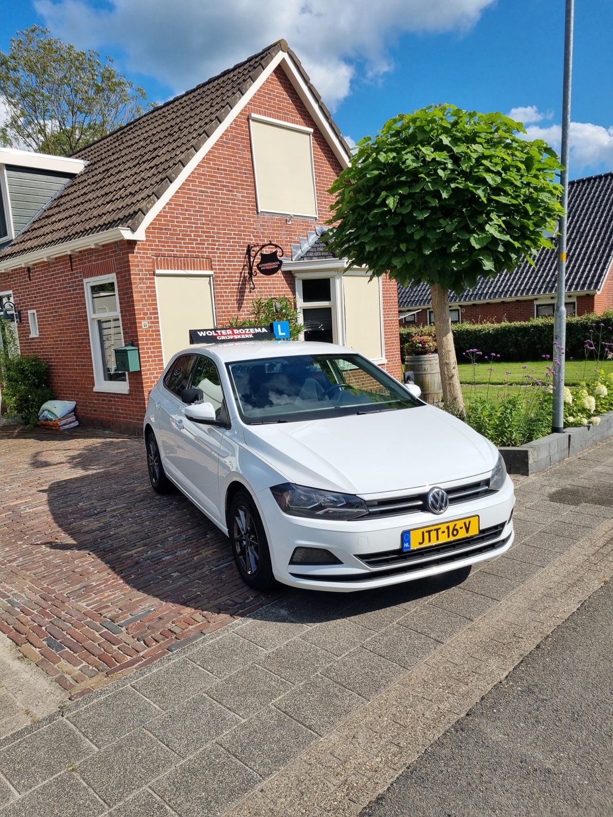 Lesauto van Autorijschool Wolter Rozema in Grijpskerk